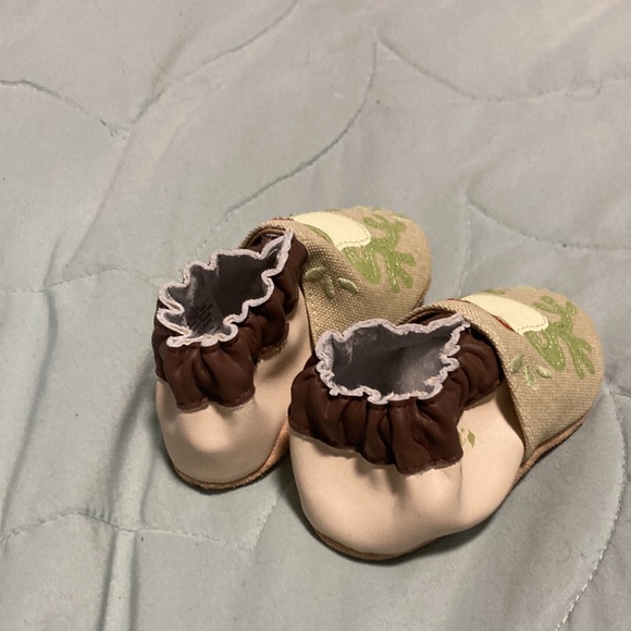 Robeez organic frog cream shoes - Picture 2 of 7